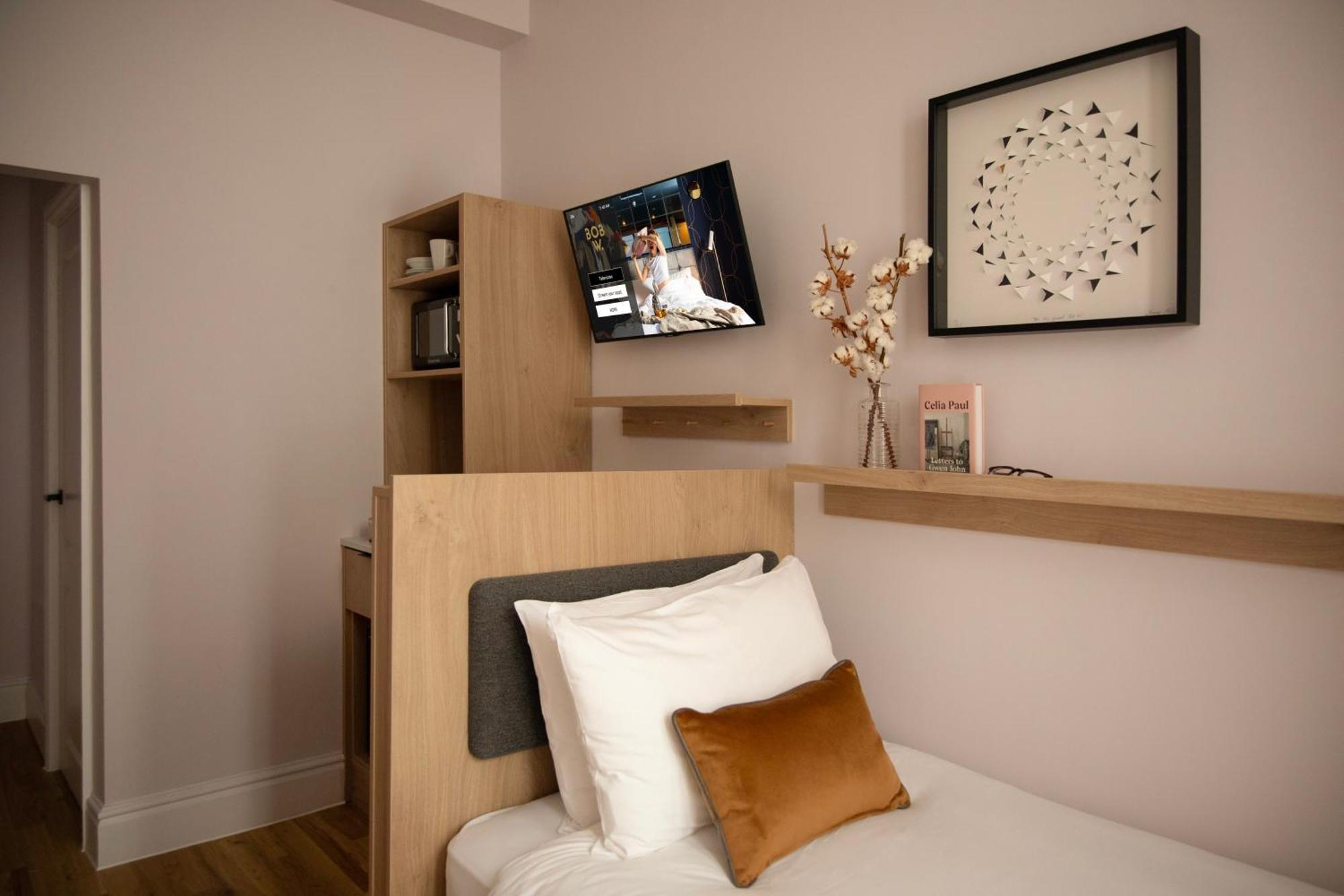 Bob W Holland Park Aparthotel